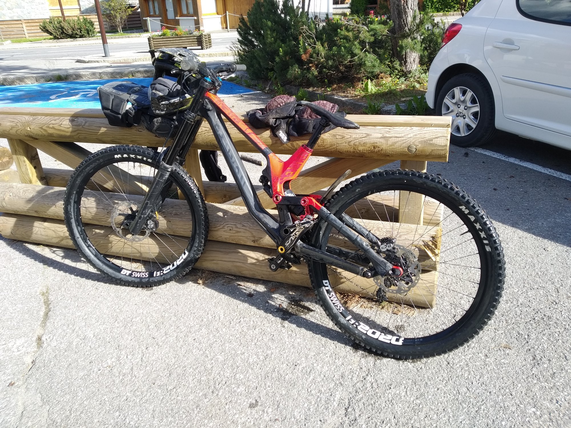 specialized mountain bike halfords