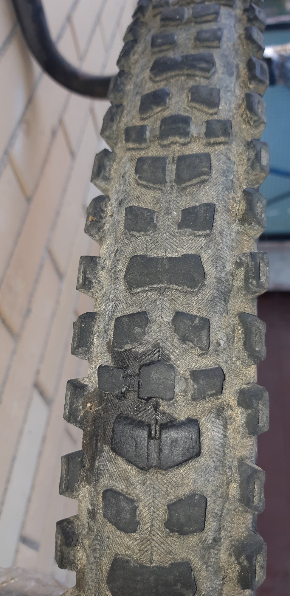 maxxis aggressor 27.5 x2 5